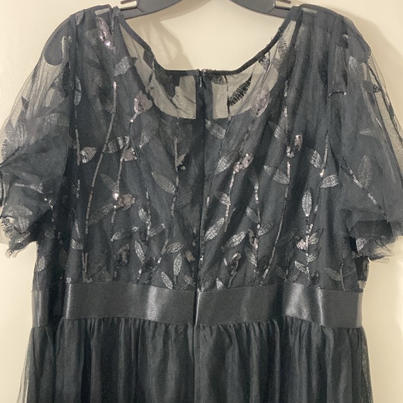 Formal dress with sequins - Picture 8 of 8